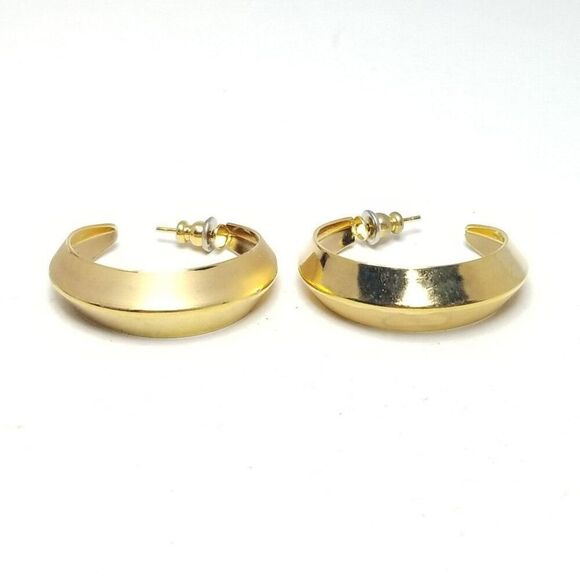 Vintage Gold Tone 1 Inch Hoop Earrings, Pointed Edge Design, Classic Style - Picture 5 of 5